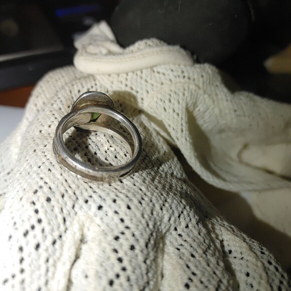 Sterling Silver Green Gemstone Ring Size 8.5 Intricate Band Design - Picture 7 of 12